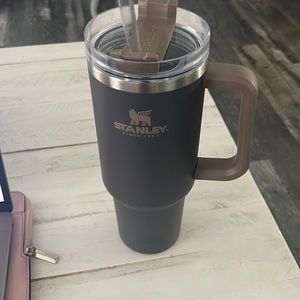 Stanley travel quencher 40oz in Coal